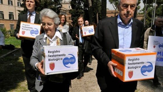 Biotestamento, dopo i senatori l'appello dei sindaci: "Subito la legge in aula" 