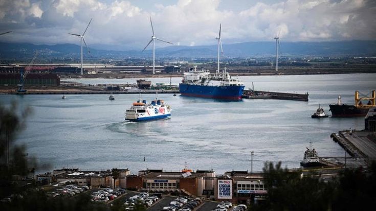 Piombino, il rigassificatore potrebbe restare: Snam chiede la proroga oltre luglio