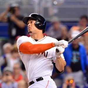 Baseball, rinnovo da record per Stanton: 325 mln in 13 anni