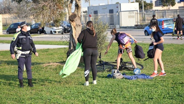 Pasqua  e Pasquetta blindate in Puglia: dallo sport all'asporto, ecco cosa si può fare e cosa è vietato