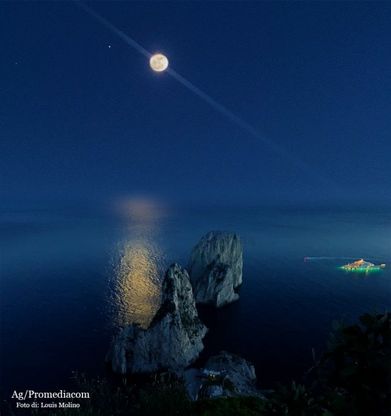  Il plenilunio su Marina Piccola, lo spettacolo del cielo di Capri