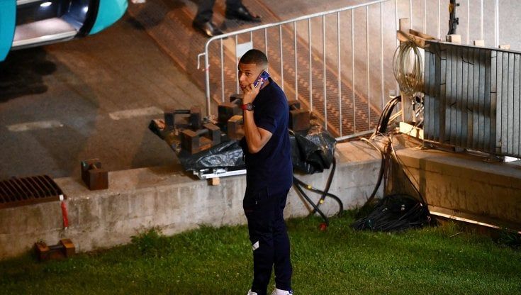 Europei, Mbappè chiude scusa alla Francia: "Volevo aiutare la squadra, ma ho fallito". E Pelè lo consola