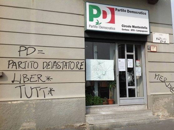 Milano, blitz dei vandali contro tre sedi del Pd