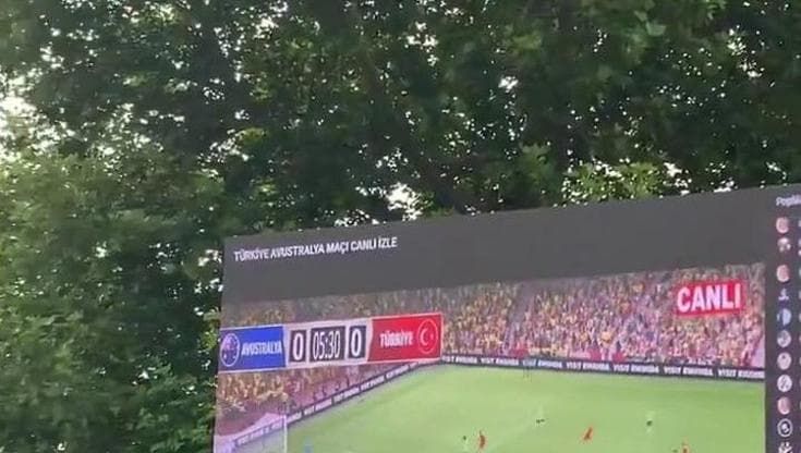 Mondiali, beffa a Istanbul: sul maxischermo un videogioco al posto di Australia-Turchia