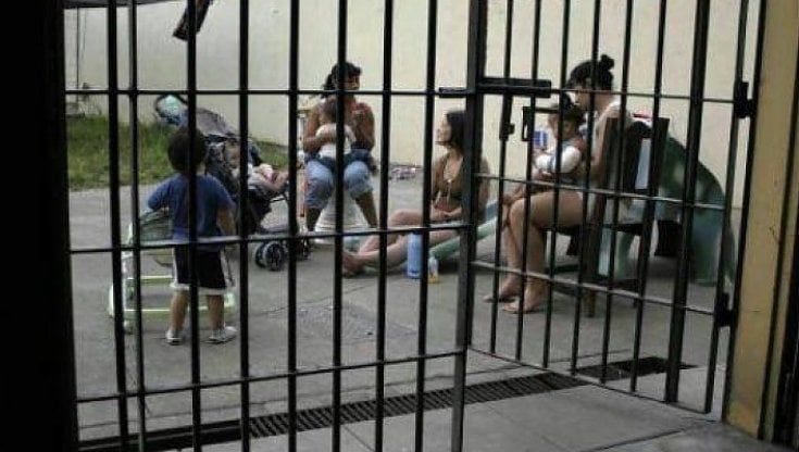 Carceri, firmata la Carta per i diritti dei figli dei detenuti. Cartabia: "Mai più bimbi in prigione"