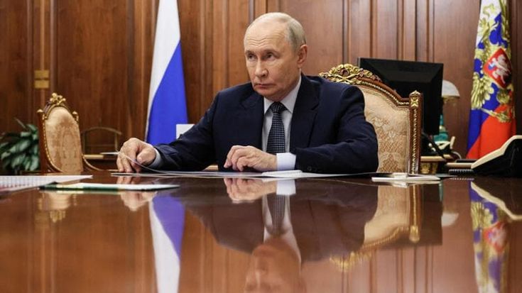 Moïsi: “Putin è già al lavoro. Ora punta sull’arrivo di Le Pen per destabilizzare tutta Europa”