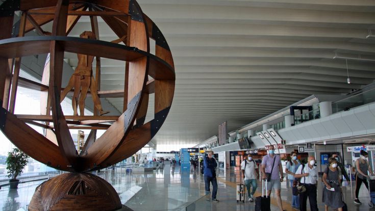 Covid, viaggi in Italia e all'estero: domande e risposte su green pass, tamponi e quarantena