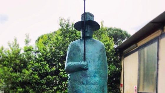 Firenze, "L'uomo della pioggia" di Folon cerca casa. E il sindaco Nardella lancia un sondaggio su Facebook 