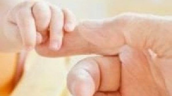 Livorno, partorisce in auto e la polizia la scorta in ospedale