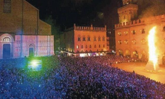 Conte rilancia: "Una festa colorata e tranquilla"