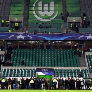 Champions, falso allarme bomba a Wolfsburg; gli spettatori entrano in campo