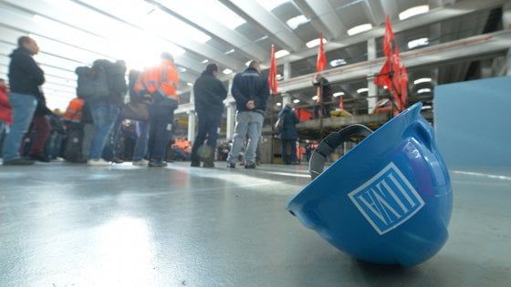 Ilva, i sindacati rifiutano la proposta del governo. Calenda: "Il dossier passa al nuovo esecutivo"