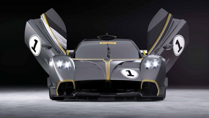 Pagani Huayra R, la supercar dei record