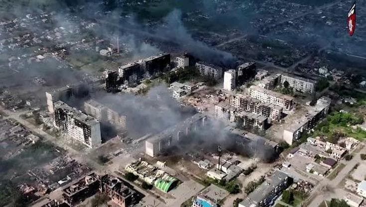 Ucraina, le immagini impressionanti della città di confine Vovchansk rasa al suolo dai russi