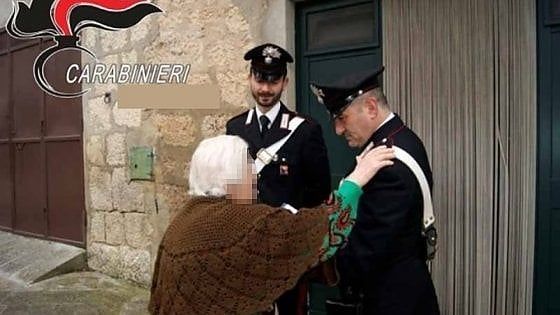 Torino, "mio figlio è malato": in dieci anni spilla a un'anziana 150mila euro, denunciata 