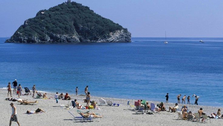 Voglia di mare in zona gialla, la Regione potenzia i treni per la Liguria
