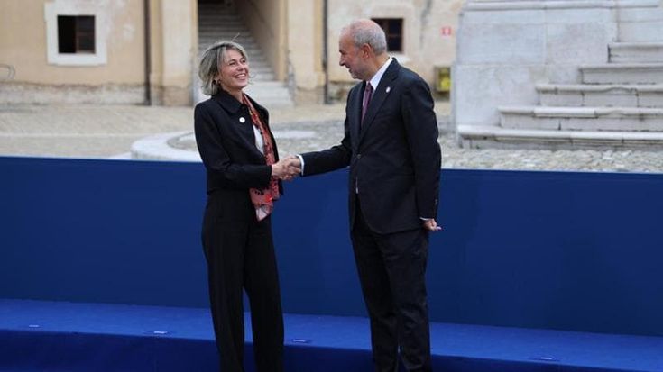Via al G7 Salute: "I batteri resistenti agli antibiotici sono una pandemia. Ogni anno in Italia muoiono 11mila persone”