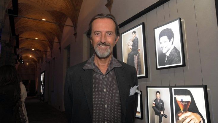 Gli scatti di Giovanni Gastel ad artisti, modelle, personaggi della cultura e della politica: sui social il ricordo del fotografo 