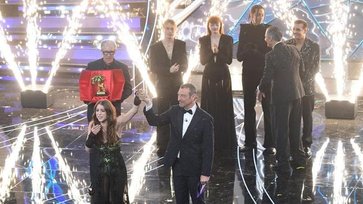 Sanremo 2024, Angelina Mango batte Geolier e conquista il Festival con “La Noia”. La Rai risponde alle polemiche: “Si farà una riflessione sul sistema di voto”. I cantanti a Domenica In con Mara Venier