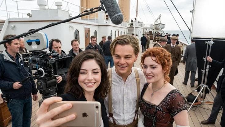 I selfie con le celebrità si fanno con l’IA. Non tutti sono entusiasti