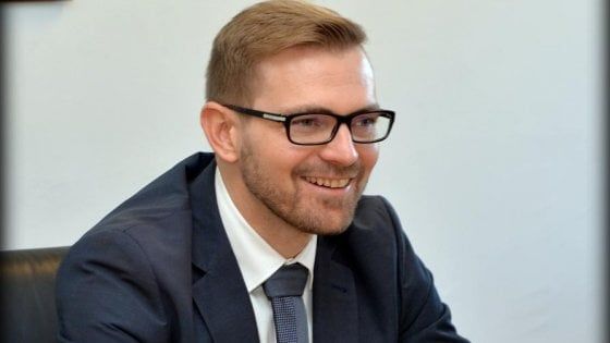 L'apertura di Valente (M5S): "Ora è necessario riaprire gli stadi"