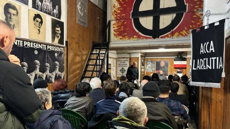 Croci celtiche, Mussolini e bandiere naziste, ecco cosa nasconde CasaPound nella sede di Acca Larentia
