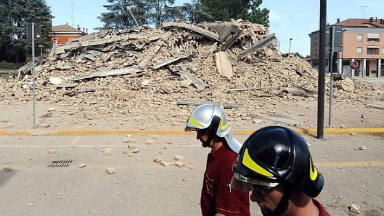 Sisma, l'accusa di Bonaccini: "L'uso del cemento depotenziato è un reato odioso"