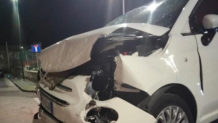 Malore alla guida, finisce contro un muro: morto settantenne, grave la moglie a Torre del Greco