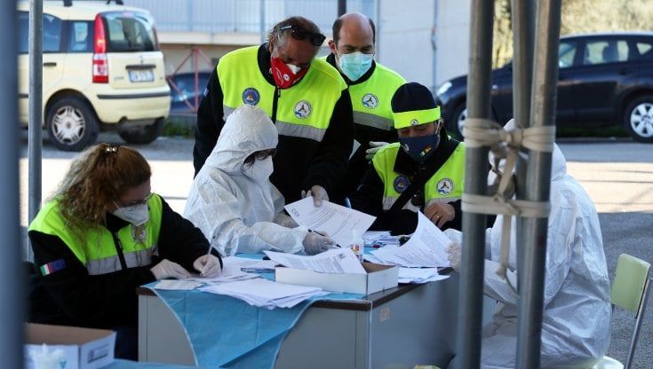 L'allarme dei medici siciliani: "Non abbiamo più posti letto, serve il lockdown"