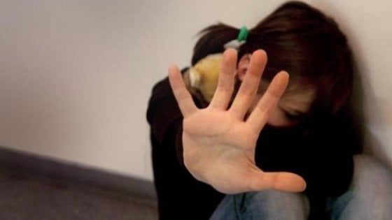 Potenza, abusava della figlia minorenne: arrestato