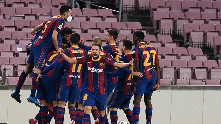 La favola Barcellona ha smarrito il lieto fine tra manette, debiti e figli divorati 