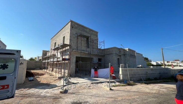 Lecce, operaio 53enne cade da un'impalcatura e muore sul colpo
