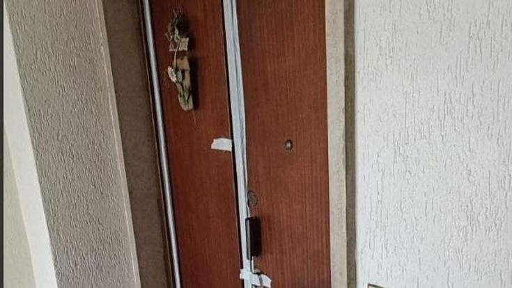Prati, anziana ritrovata morta in casa. I condomini: “Dopo mesi nessuno bonifica l’appartamento"
