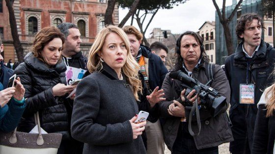 Gli insulti del web a "mamma" Meloni