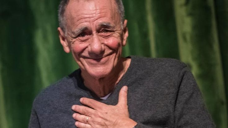 Roberto Vecchioni “De Simone ha esaltato la lingua napoletana”