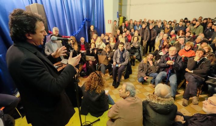 La sinistra riempie la sala " Un'alternativa per la Regione"