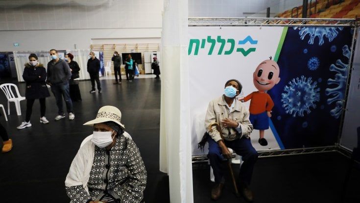 Israele, il vaccino Pfizer efficace al 92%. Al via somministrazione agli adolescenti