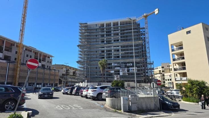 Matera, sigilli al cantiere del “Giardino verticale”: due piani in più. Secondo caso in pochi giorni