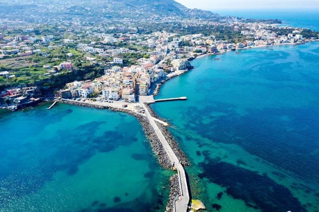 Ischia, il drone svela la bellezza durante l'emergenza