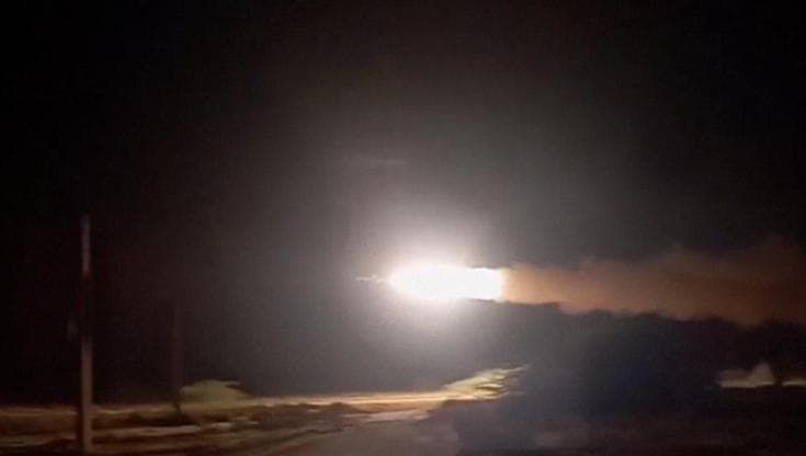 Iran: nel video dei Pasdaran il lancio di razzi contro le navi americane nello Stretto di Hormuz