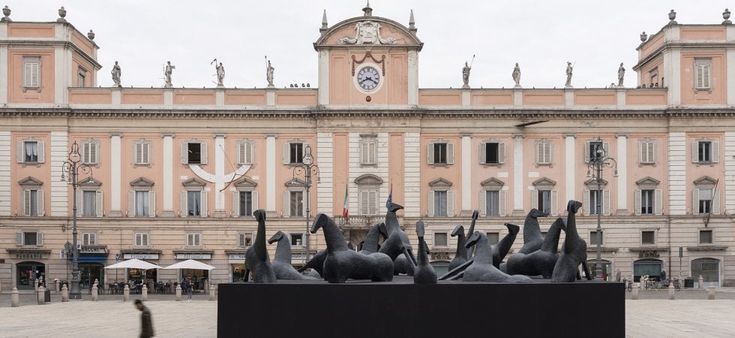 Piacenza, lo slancio vitale e potente dei cavalli di Paladino 