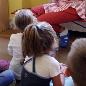 "Maltrattamenti sui bambini", a Reggio Emilia maestra d'asilo sospesa per sei mesi