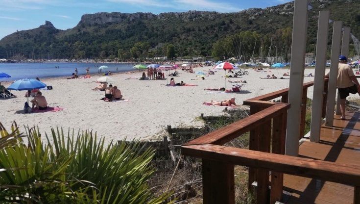 Coronavirus, in Sardegna tampone obbligatorio o isolamento di 10 giorni per entrare sull'isola