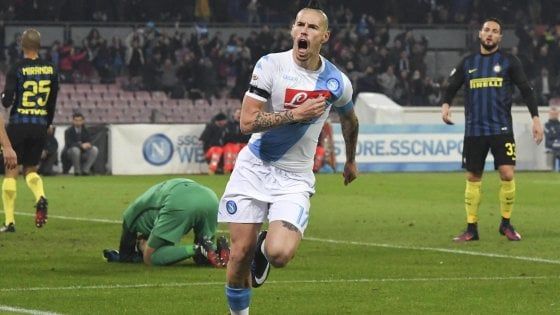 Napoli, Sarri a Lisbona con un dubbio: Gabbiadini o Mertens in attacco