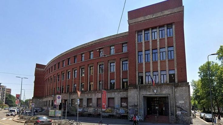 Scuola, Valditara vuole tagliare altri 700 istituti. Il Tar Campania lo ferma, ma il ministro va avanti: “Risparmiare per investire”