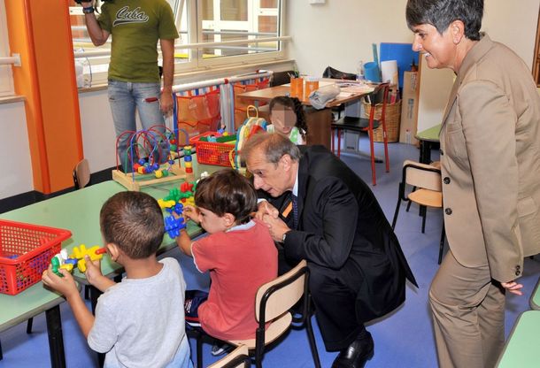 Il saluto di Fassino ai bimbi della scuola Pacchiotti