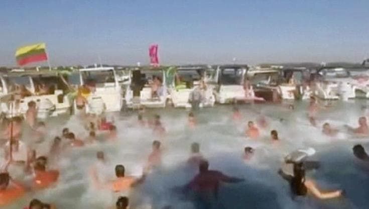 Rave party in mare davanti alle aree protette di Porto Cesareo: cento diportisti a rischio sanzioni