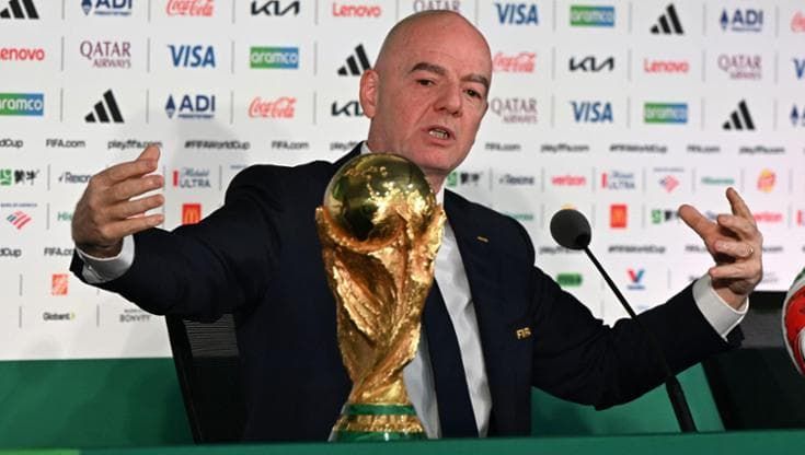 Infantino deride l’Italia: “Magari con il Mondiale a 64 squadre si qualificherà”