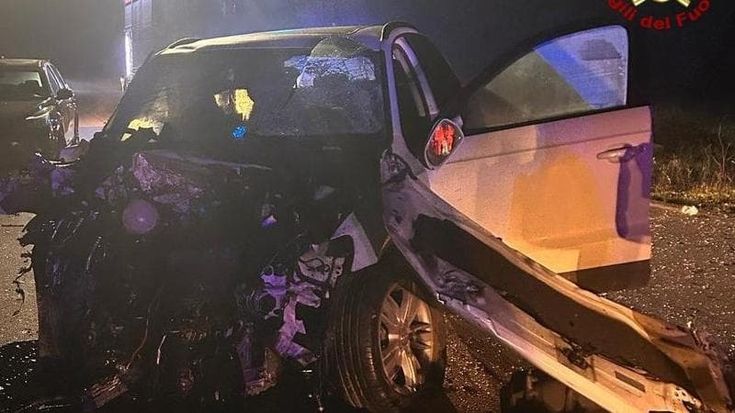Scontro frontale fra Gioia del Colle e Acquaviva, morti un 19enne e un uomo di 44 anni