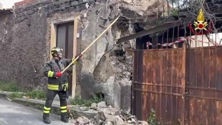 La terra trema a Catania: danni, crolli e scuole chiuse